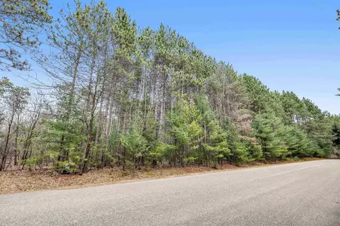 circle drive, Waupaca, WI 54981