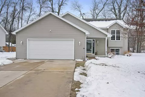 3923 Lloyd St, Green Bay, WI 54311