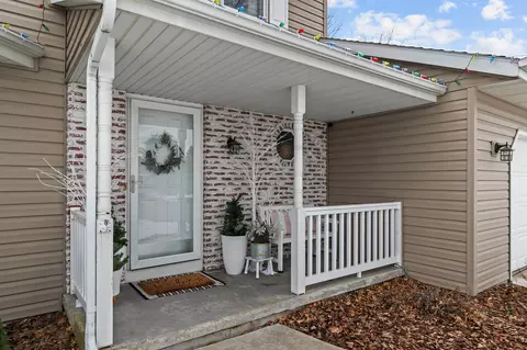 2329 W Seneca Dr, Appleton, WI 54914 photo 3