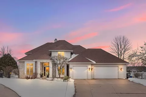 704 Treyburn Ct, Neenah, WI 54956