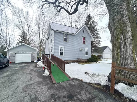 101 Johnson St, Fairwater, WI 53931