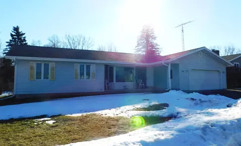 533 Cedar St, Lena, WI 54139