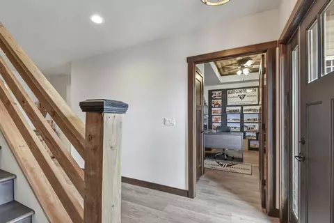 Entry Way - w4070 Wege Road, Appleton, WI 54913 photo 2 of 4