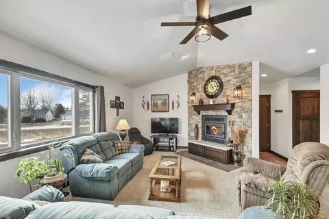 Living - w4070 Wege Road, Appleton, WI 54913 photo 7 of 8