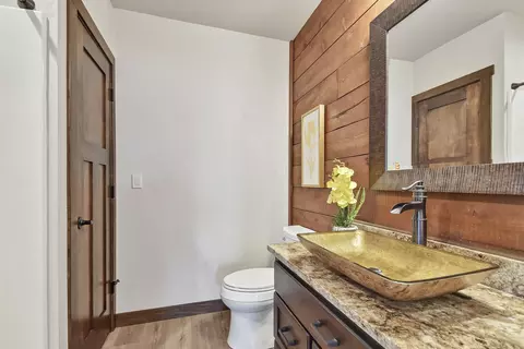 Bath - w4070 Wege Road, Appleton, WI 54913 photo 4 of 8