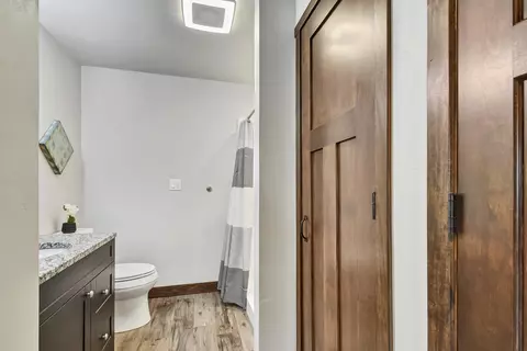 Bath - w4070 Wege Road, Appleton, WI 54913 photo 6 of 8