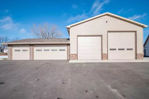 Exterior - w4070 Wege Road, Appleton, WI 54913 photo 5 of 16