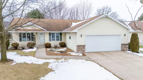 1505 W Westhaven Cir, Oshkosh, WI 54904