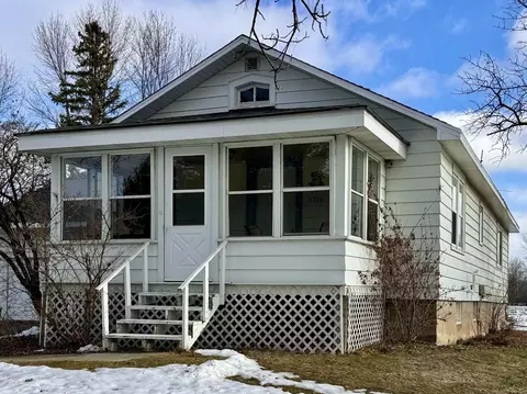1230 County Rd J, Little Suamico, WI 54141