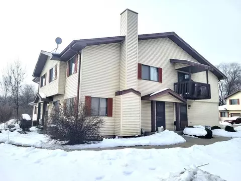 8053 W Manor Cir, Milwaukee, WI 53223