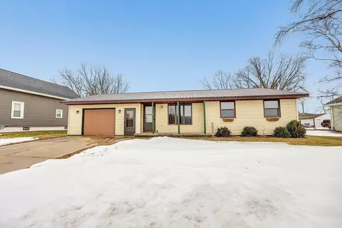 622 E Pulaski St, Pulaski, WI 54162