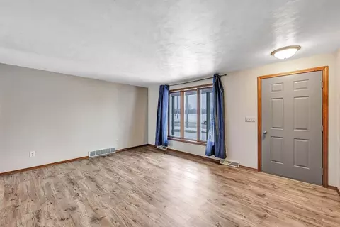 622 E Pulaski St, Pulaski, WI 54162 photo 3