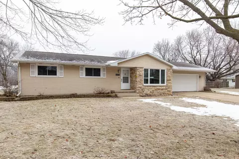 Exterior - 3027 Cypress St, Appleton, WI 54915 photo 4 of 7