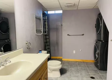 Bath - 3027 Cypress St, Appleton, WI 54915 photo 3 of 4