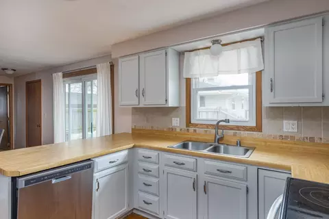 Kitchen - 3027 Cypress St, Appleton, WI 54915 photo 2 of 3