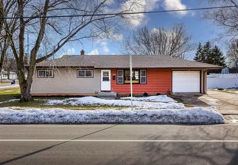 985 9th St, Menasha, WI 54952