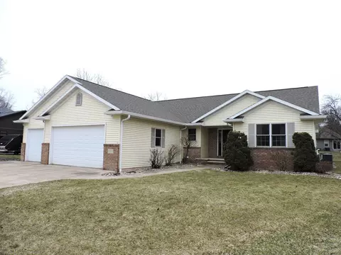 1075 Island Estates Ct, Oshkosh, WI 54901