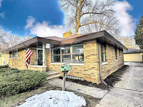 374 River Dr, Appleton, WI 54915