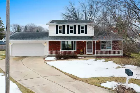 741 Amhart Dr, De Pere, WI 54115