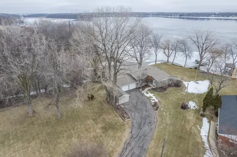 1819 W Butte Des Morts Beach Rd, Neenah, WI 54956