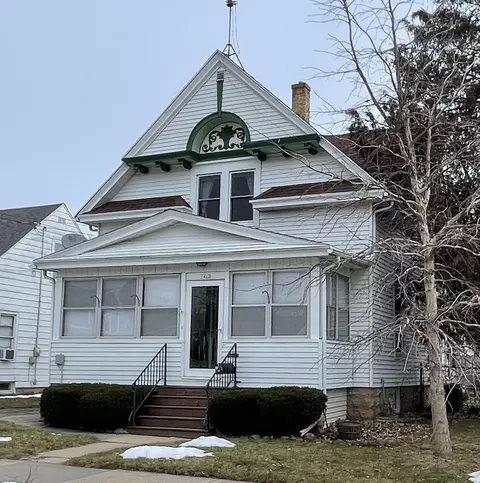 1422 Ontario St, Oshkosh, WI 54901