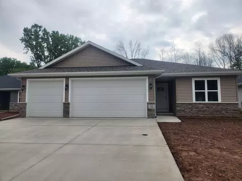 32 Ash Grove Pl, Kaukauna, WI 54130