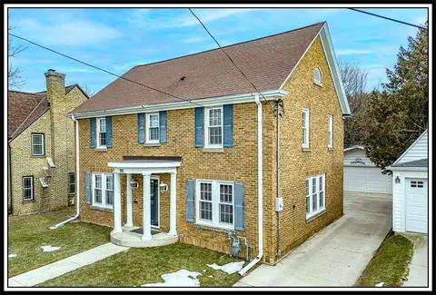 915 N 12th St, Manitowoc, WI 54220