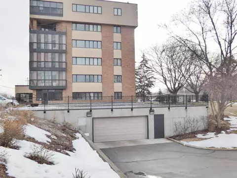 2130 Lost Dauphin Rd #2N, De Pere, WI 54115