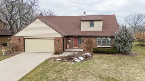 790 Millbrook Dr, Neenah, WI 54956