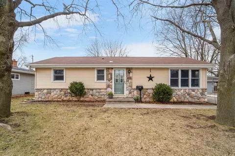 1261 Maple St, Neenah, WI 54956