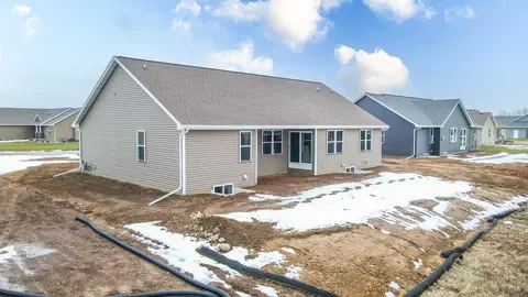 Exterior - 2004 W Sugar Ln, Appleton, WI 54913 photo 3 of 3