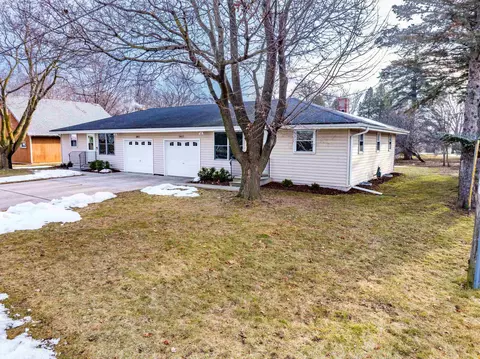 2099 Dove St, Green Bay, WI 54304