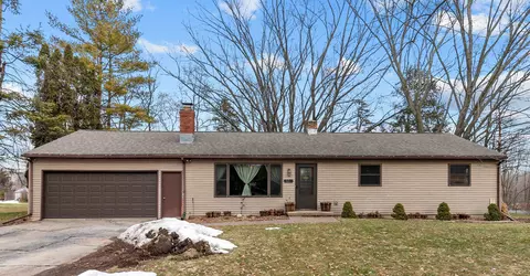 5920 N Rosewood Dr, Appleton, WI 54913