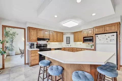 Kitchen - 901 E Foxmoor Ln, Appleton, WI 54911 photo 2 of 5