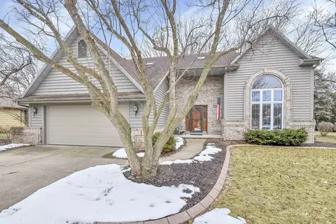 901 E Foxmoor Ln, Appleton, WI 54911