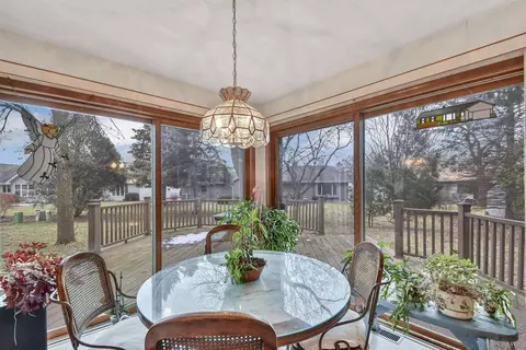 Dining - 901 E Foxmoor Ln, Appleton, WI 54911 photo 6 of 7