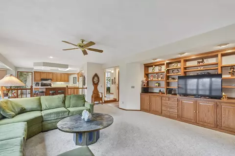 Living - 901 E Foxmoor Ln, Appleton, WI 54911 photo 7 of 8