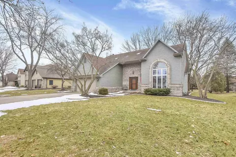 Exterior - 901 E Foxmoor Ln, Appleton, WI 54911 photo 3 of 12