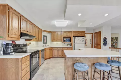 Kitchen - 901 E Foxmoor Ln, Appleton, WI 54911 photo 4 of 5