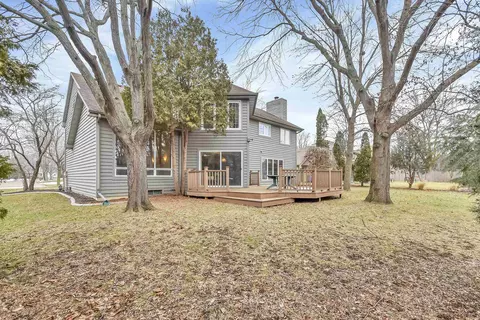 Exterior - 901 E Foxmoor Ln, Appleton, WI 54911 photo 6 of 12