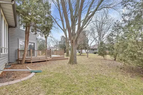 Exterior - 901 E Foxmoor Ln, Appleton, WI 54911 photo 5 of 12