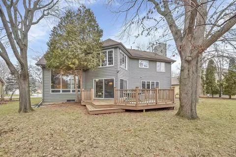 Exterior - 901 E Foxmoor Ln, Appleton, WI 54911 photo 7 of 12