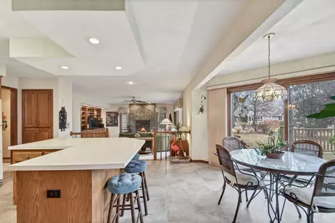 Dining - 901 E Foxmoor Ln, Appleton, WI 54911 photo 7 of 7