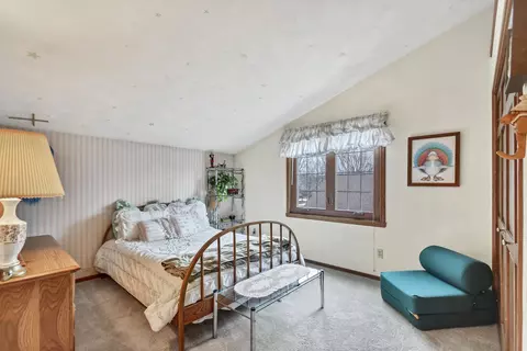 Bedroom - 901 E Foxmoor Ln, Appleton, WI 54911 photo 4 of 5