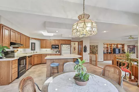 Dining - 901 E Foxmoor Ln, Appleton, WI 54911 photo 5 of 7
