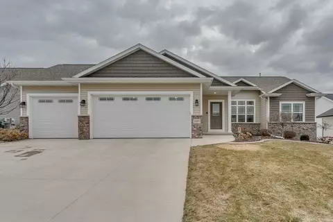 3027 Emmalane Dr, Green Bay, WI 54311