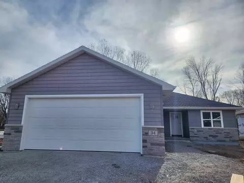 34 Ash Grove Pl, Kaukauna, WI 54130