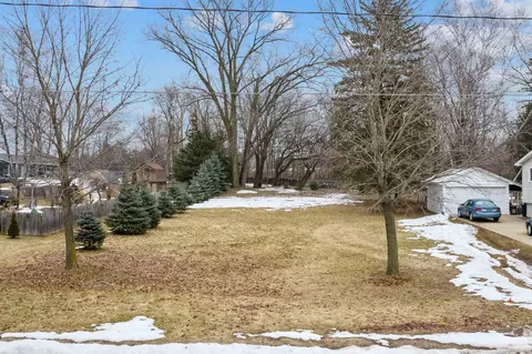 1100 Crestwood Dr, Green Bay, WI 54313