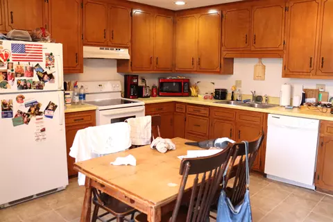 2116 N Whitney Dr, Appleton, WI 54914 photo 2