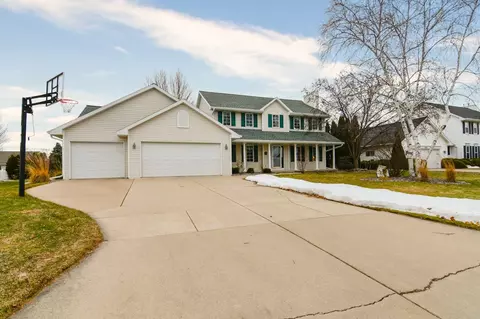 2235 Swanstone Cir, De Pere, WI 54115